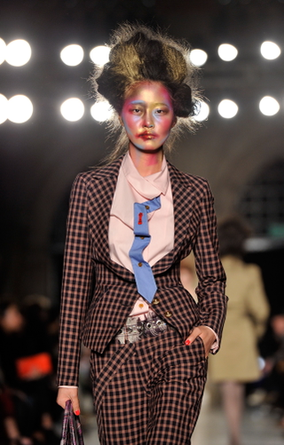Illustration for article titled Vivienne Westwood's Fall Collection Is For Awesome Bag Ladies